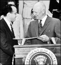 Dr. Jonas Salk receiving a Gold Medal from President Eisenhower image. Click for full size.