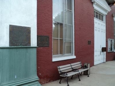 Markers at the Courthouse image. Click for full size.
