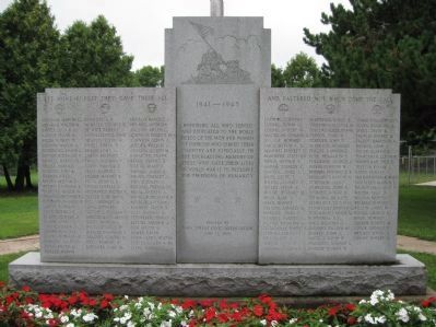 Oshkosh World War II Memorial image. Click for full size.