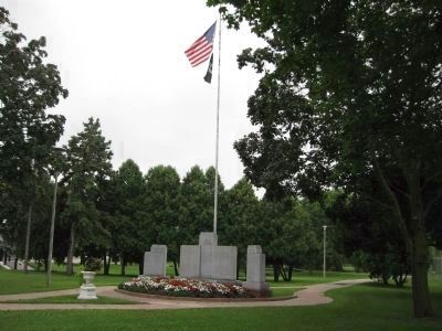 Oshkosh War Memorial image. Click for full size.