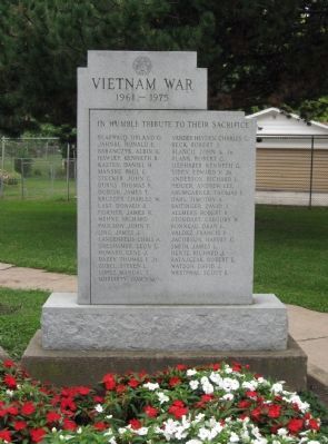 Oshkosh Vietnam War Memorial image. Click for full size.
