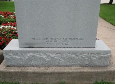 Back of Korean War Memorial image. Click for full size.