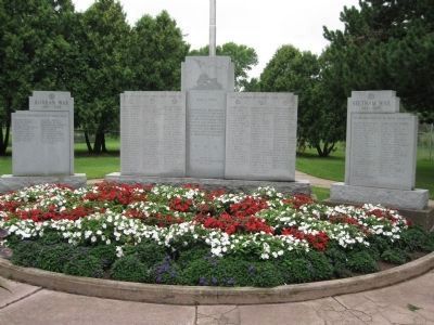 Oshkosh Korean and Vietnam War Memorials image. Click for full size.