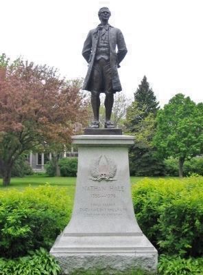 Nearby Revolutionary War Memorial image. Click for full size.