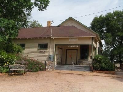 Fruitvale School and Community Hall image. Click for full size.