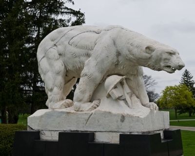 Polar Bear Statue image. Click for full size.