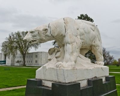 Polar Bear Statue image. Click for full size.