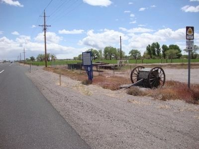 Ragtown Marker and Ragtown Crossing Wagon Wheels Dedication Plaque image. Click for full size.