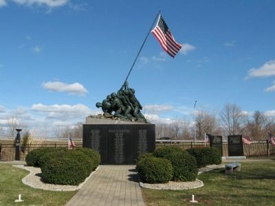 National Iwo Jima Memorial image. Click for full size.