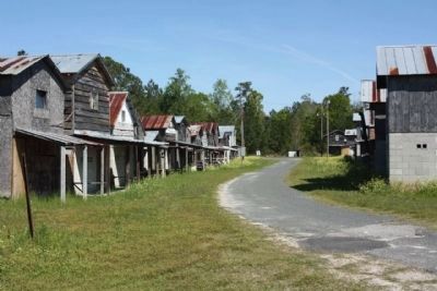 Shady Grove Camp Ground northwest side second outer row of cabins image. Click for full size.