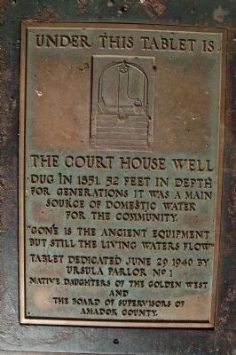 The Court House Well Marker image. Click for full size.