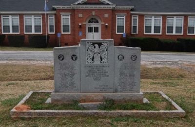Lowndesville Veterans Monument -<br>West Facing image. Click for full size.