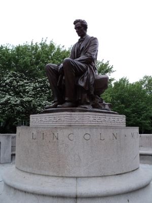 1930 Lincoln Statue image. Click for full size.