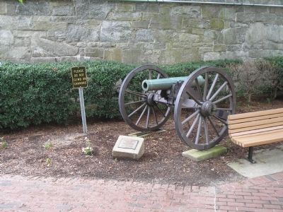 Howitzer at Fort Monroe. Click for full size. Howitzer at Fort Monroe image. Click for full size.