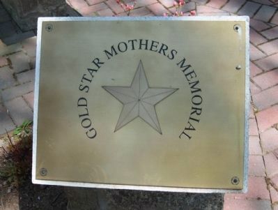 Gold Star Mothers Memorial image. Click for full size.