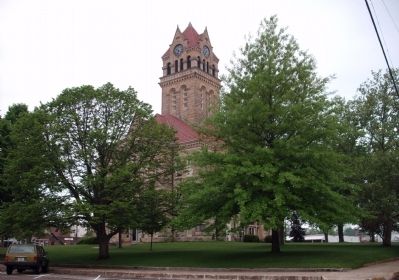 N/E Corner - - Starke County Courthouse image. Click for full size.