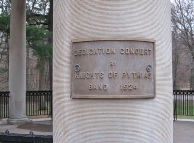 Plaque on Bandstand Pillar image. Click for full size.