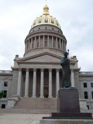 State Capitol and Lincoln Statue. Click for full size. State Capitol and Lincoln Statue image. Click for full size.
