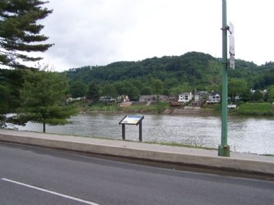 The 35th Star Marker, seen along Kanawha Blvd. E. image. Click for full size.