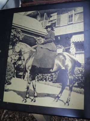 Closeup of Picture of Mrs. Roosevelt on Yagenka image. Click for full size.