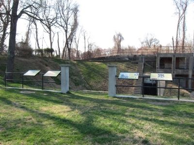 Markers in Front of Battery Mount Vernon. Click for full size. Markers in Front of Battery Mount Vernon image. Click for full size.