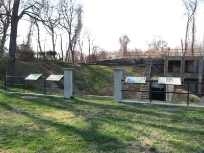 Markers in Front of Battery Mount Vernon. Click for full size. Markers in Front of Battery Mount Vernon image. Click for full size.