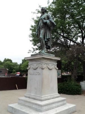 Alexander Hamilton Statue image. Click for full size.