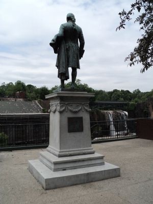 Alexander Hamilton Statue image. Click for full size.