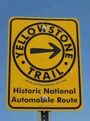 Nearby Yellowstone Trail Sign image. Click for full size.