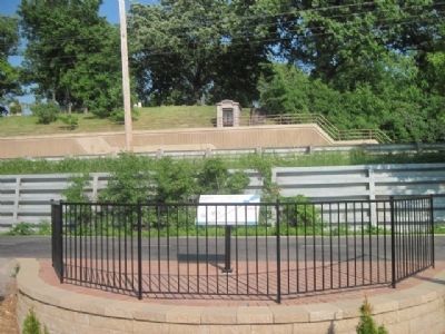 Minahan's Tomb and Marker image. Click for full size.