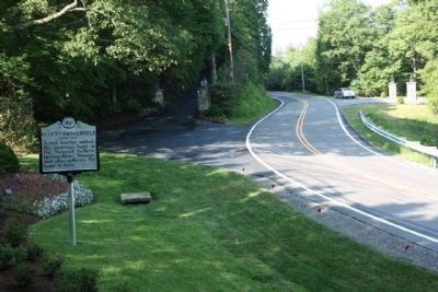 Elliott Daingerfield Marker, southbound view image. Click for full size.
