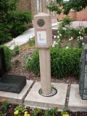 A Lincoln Highway Marker image. Click for full size.