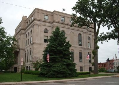 South/East Corner - - Porter County Courthouse image. Click for full size.