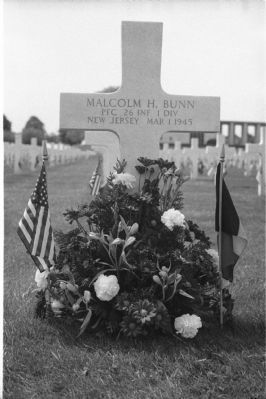 Gravesite of Malcom H. Bunn image. Click for full size.
