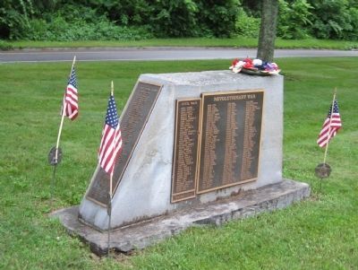Roxbury Veterans Monument image. Click for full size.