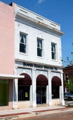 Farmers Bank of Abbeville County (ca. 1924)<br>100 Trinity Street image. Click for full size.