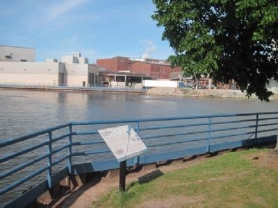 Marker, Fox River and Paper Mill. image. Click for full size.