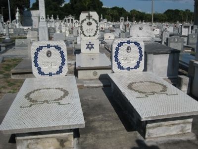 Mosaic Tilework at La Unione Italiana Cemetery image. Click for full size.