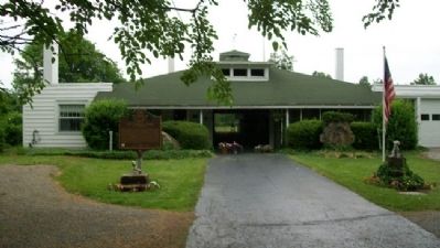 Former Southern Park Stables and Marker image. Click for full size.