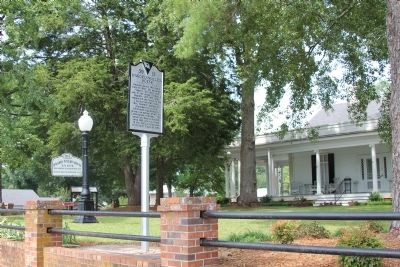 Marker in Front of the Hagood-Mauldin House image. Click for full size.