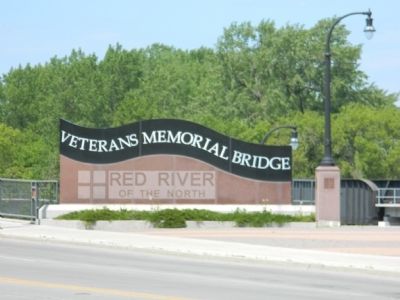 Veterans Memorial Bridge crossing the Red River of the North image. Click for full size.