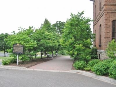 Washington County Courthouse and Marker image. Click for full size.