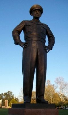 Dwight David Eisenhower Statue image. Click for full size.