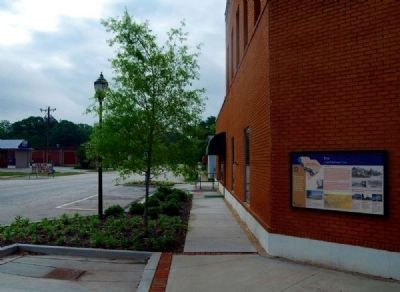 Iva Marker<br>Looking Southeast Along East Broad Street image. Click for full size.