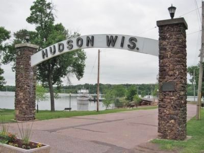 Hudson Toll Bridge Arch and Marker image. Click for full size.
