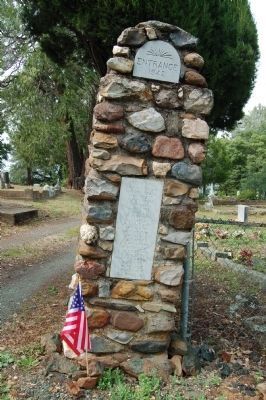 Memorial Entrance Marker, Right Pillar image. Click for full size.