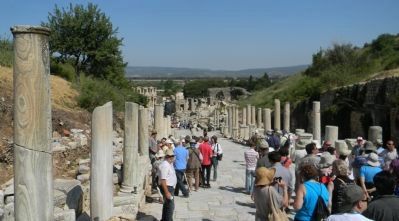 A procession of tourists near the marker on the Culetes Street. Click for full size. A procession of tourists near the marker on the Culetes Street image. Click for full size.