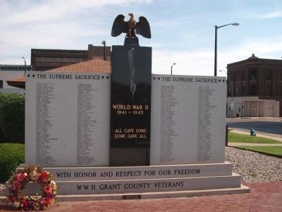 WW II Grant County (Indiana) Veterans Memorial image. Click for full size.