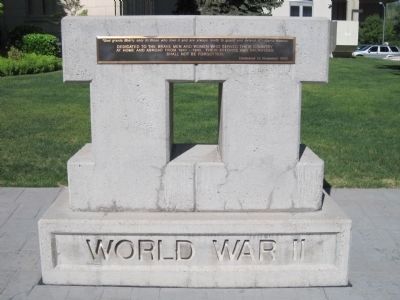 World War II Memorial on the Grounds of the Washoe County Courthouse. image. Click for full size.