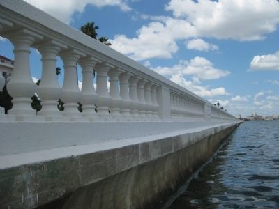 Bayshore Balustrade and Seawall image. Click for full size.